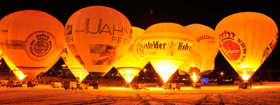 Warsteiner Wintermontgolfiade in Bad Hindelang mit Ballonglühen